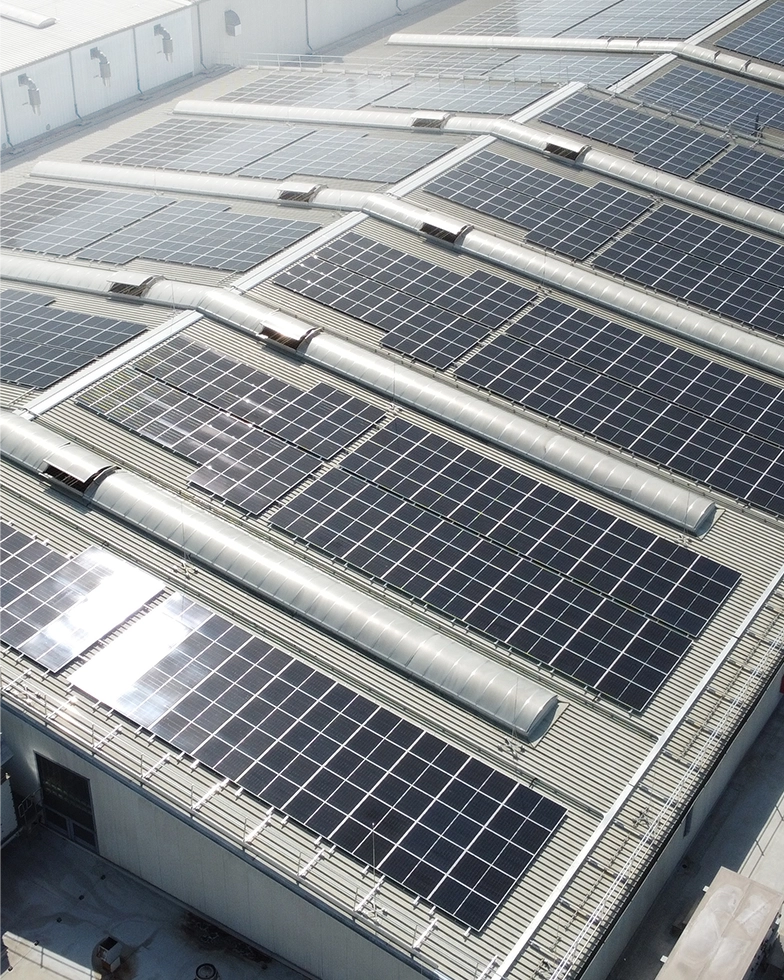 Building with solar roof (Photo)