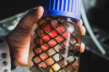 Glass container with material in laboratory environment (Photo)